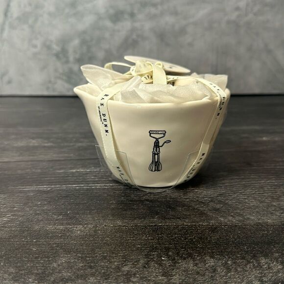 Rae Dunn Measuring Cups - Picture 1 of 3